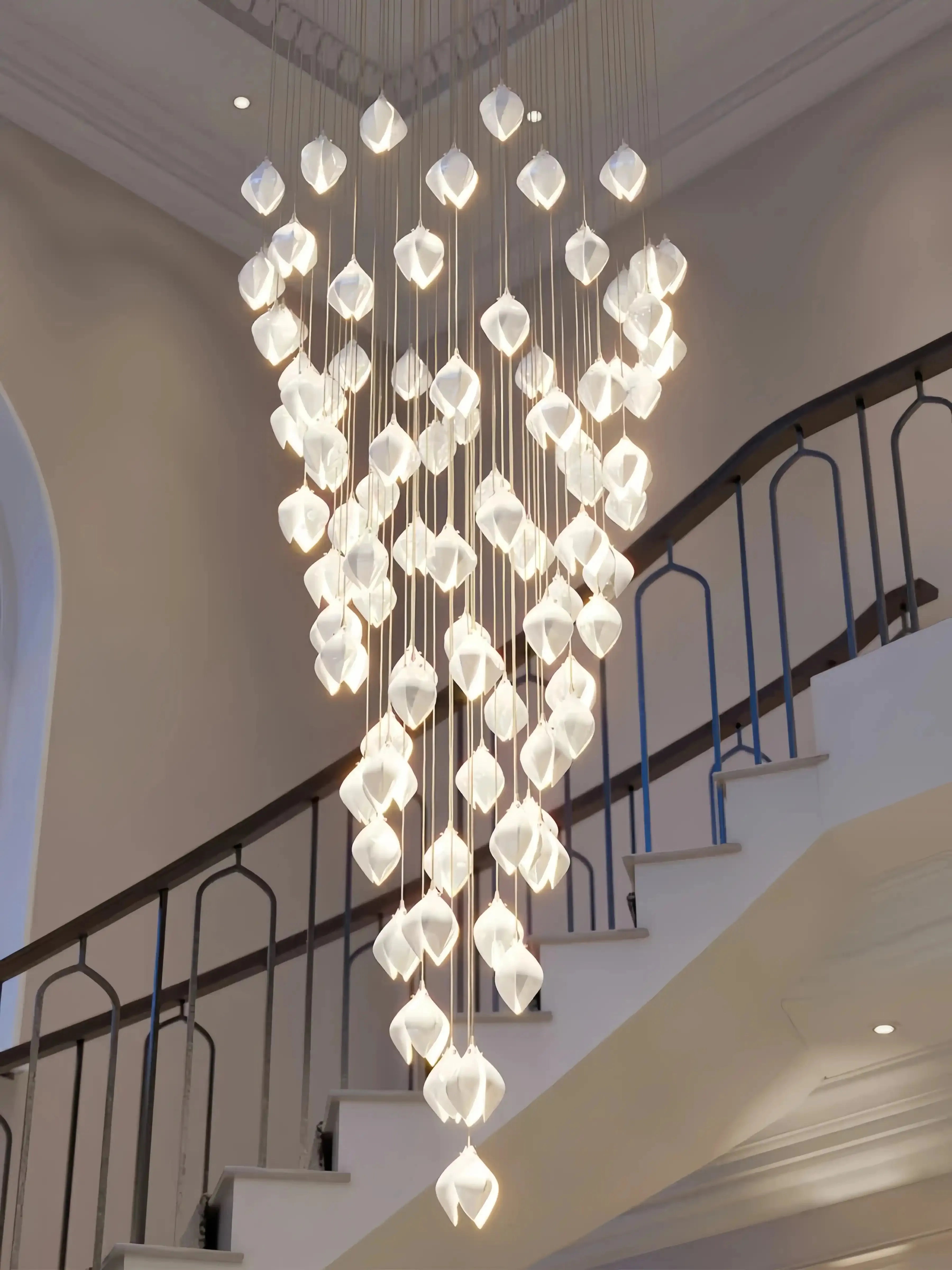 Bloom Chandelier - 26 Lights | Ellipse styleEmitting White LightingBriglighting